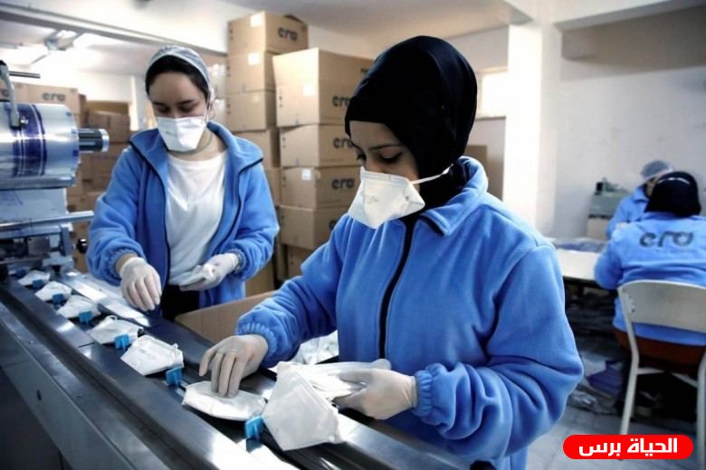 الاقتصاد تُغلق محلاً للستائر يصنع كمامات مخالفة للمواصفات في جنين